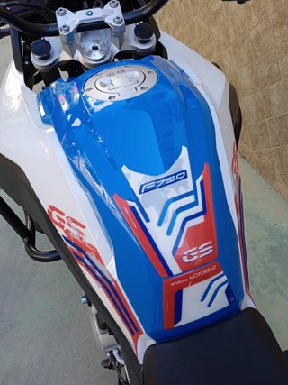 BMW F 750 GS Azul y Blanca