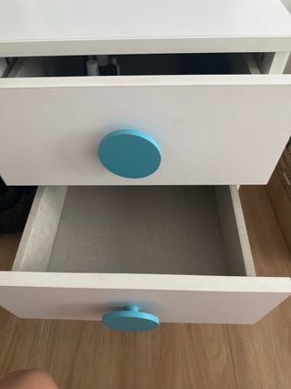 Mueble cajonera blanco con tiradores