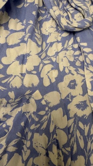 Vestido floral azul y blanco
