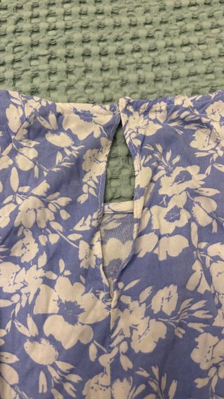 Vestido floral azul y blanco