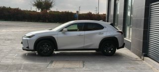 Lexus UX 2024