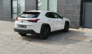 Lexus UX 2024