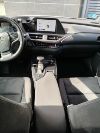 Lexus UX 2024