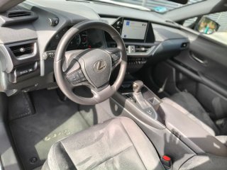 Lexus UX 2024