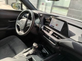 Lexus UX 2024