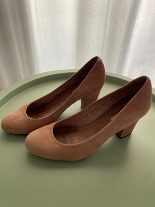 Zapatos de piel beige tacón bajo talla 37