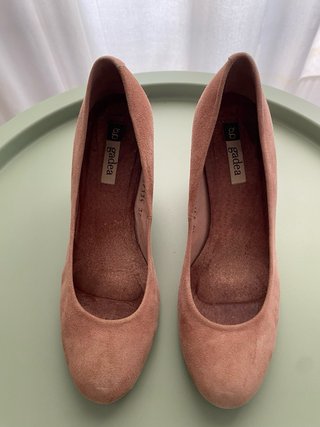 Zapatos de piel beige tacón bajo talla 37