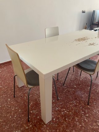 Mesa de comedor blanca con desperfectos OFERTA