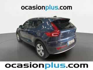 Volvo XC40 T2 Momentum Pro Auto 95 kW (129 CV)