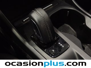 Volvo XC40 T2 Momentum Pro Auto 95 kW (129 CV)