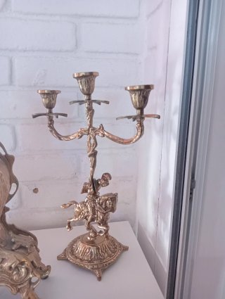 Conjunto Bronce: Reloj y Candelabros