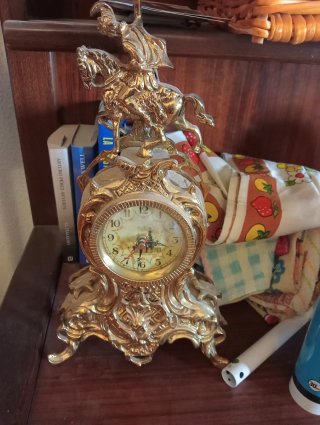 Conjunto Bronce: Reloj y Candelabros