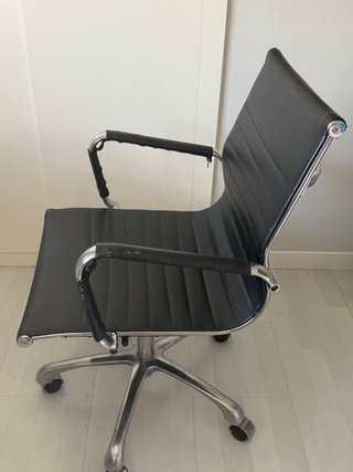 Silla de oficina giratoria negra