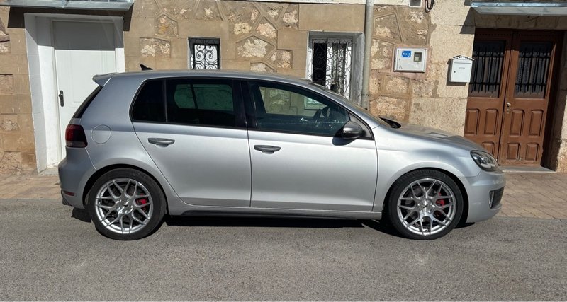 Volkswagen Golf 2009 - foto 1