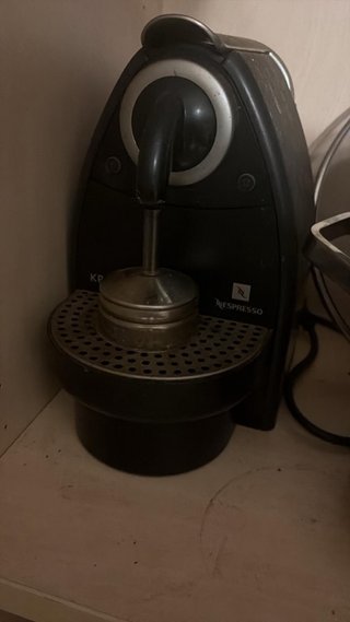 Cafetera Nespresso Krups Negra (Muy Poco Uso)