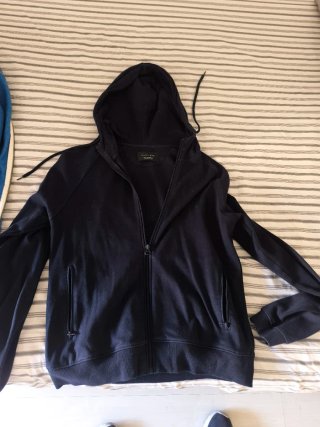 Sudadera Zara con capucha y cremallera