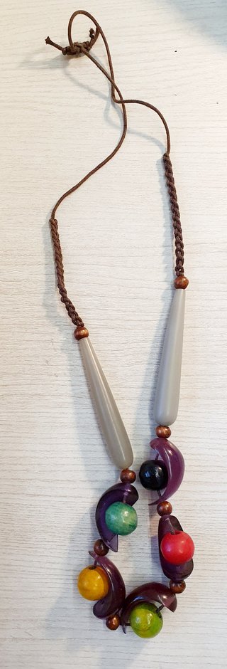 Collana legno e resina multicolor.
