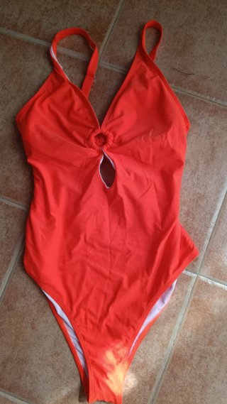 2 Bañadores Azulón y Rojo  10€ cada uno