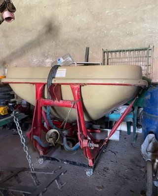 Abonadora Aguirre 1300kg Doble Plato