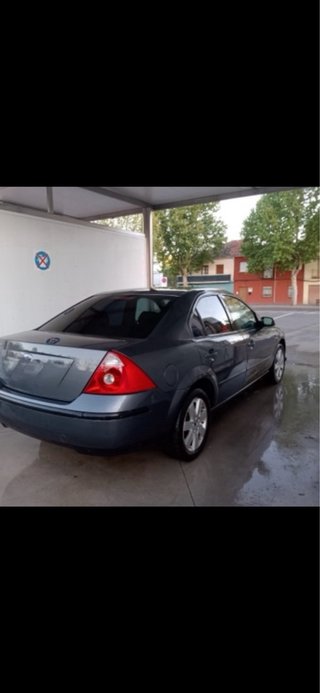 FORD MONDEO AVERIADO