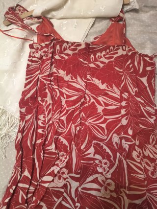 Vestido rojo floral