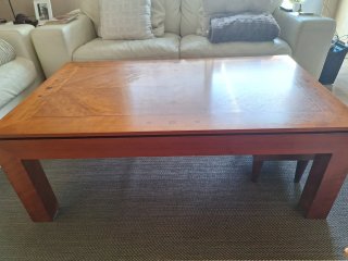 Mesa de salón madera maciza color nogal