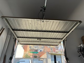 Puerta de garaje abatible