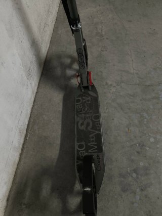 Patinete gris plegable