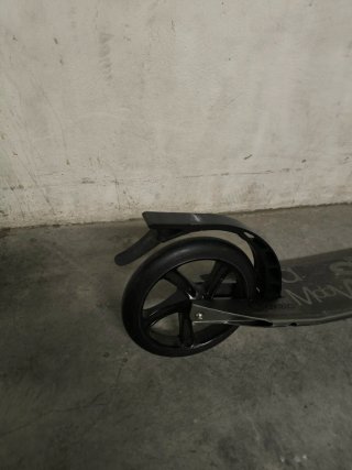 Patinete gris plegable