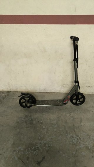 Patinete gris plegable