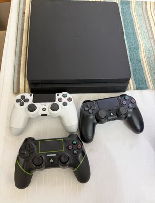 Consola PS4 + 3 mandos+14 juegos