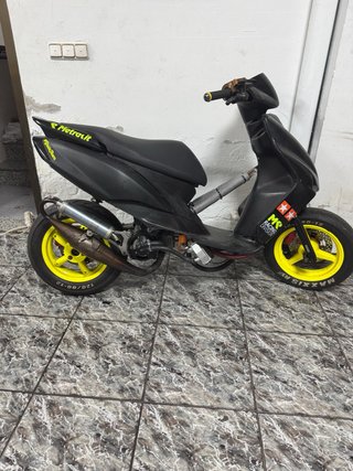 Yamaha Jog RR Negra Preparada