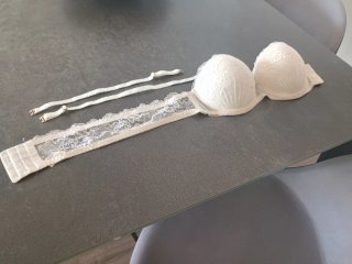 Sostén blanco con encaje,sin estrenar es un regalo