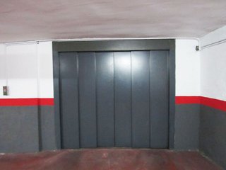 Garaje en venta en Valdeacederas en Madrid