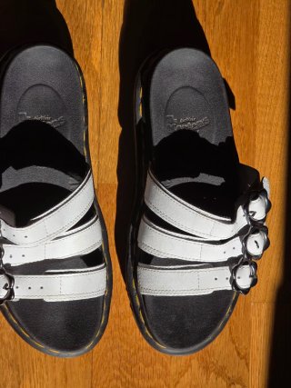 Sandalias Dr. Martens Blancas y Negras