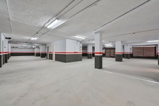 Garaje en venta en Les Planes en Hospitalet de Llobregat, L´