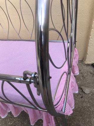 Cuna niquelada con colchón