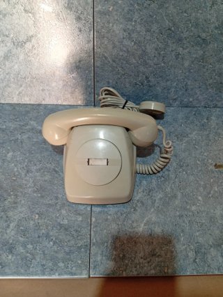Teléfono antiguo