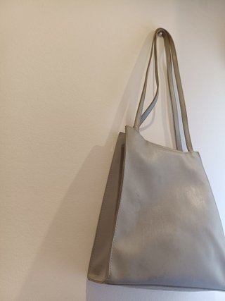 Bolso de hombro gris