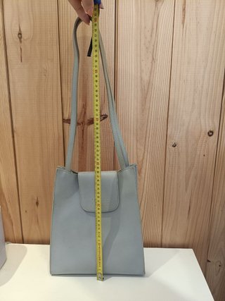Bolso de hombro gris