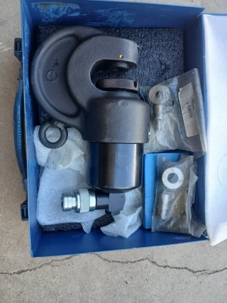 Punzonadora Cembre RHT160
