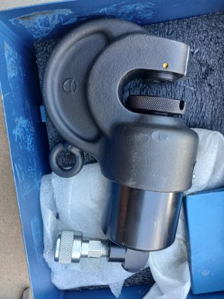 Punzonadora Cembre RHT160