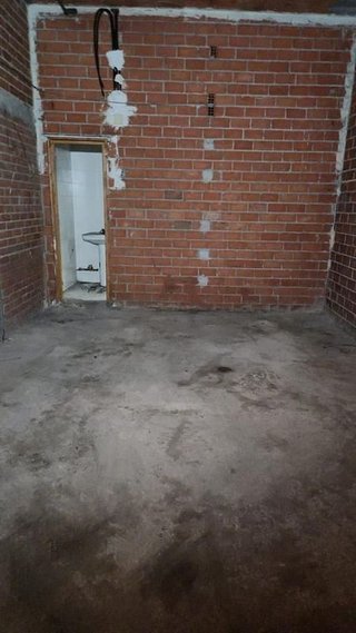 Local comercial en venta en San Juan Bautista en Madrid