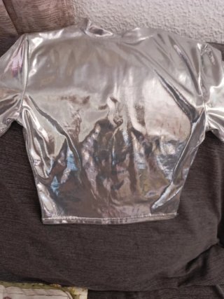 Camiseta plateada talla S