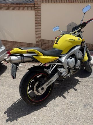 Yamaha FZ6 Naked Amarilla