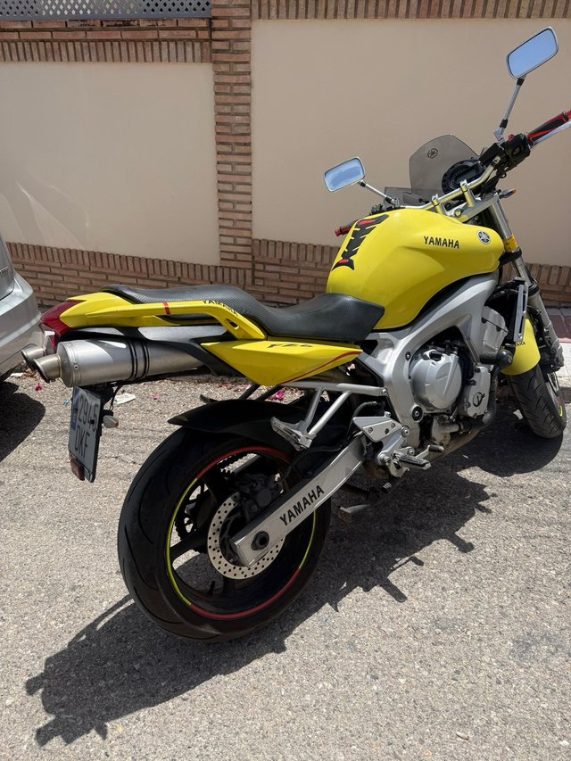 Yamaha FZ6 Naked Amarilla