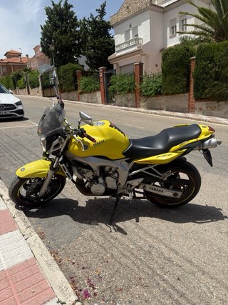 Yamaha FZ6 Naked Amarilla