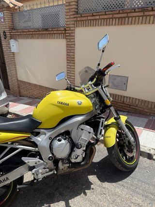 Yamaha FZ6 Naked Amarilla
