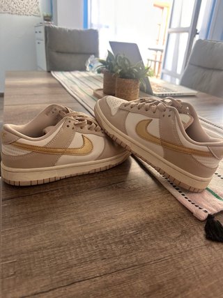 Zapatillas Nike Beige y Dorado Talla 38