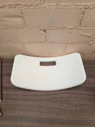 Silla de ducha Mobiclinic Marisma con forma de U